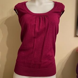2/$24 knit raspberry top with cap sleeves